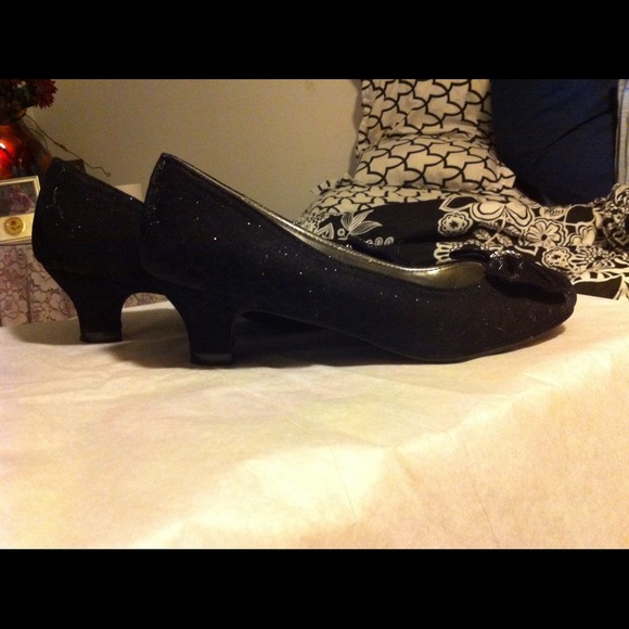 Girls size 4 Steve Madden dress shoes - Picture 2 of 4
