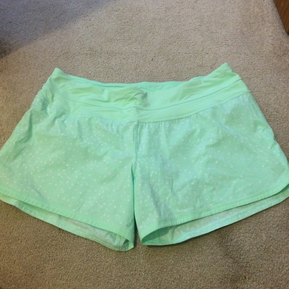 Lululemon Groovy Run Short Mint Green W/Polka Dots