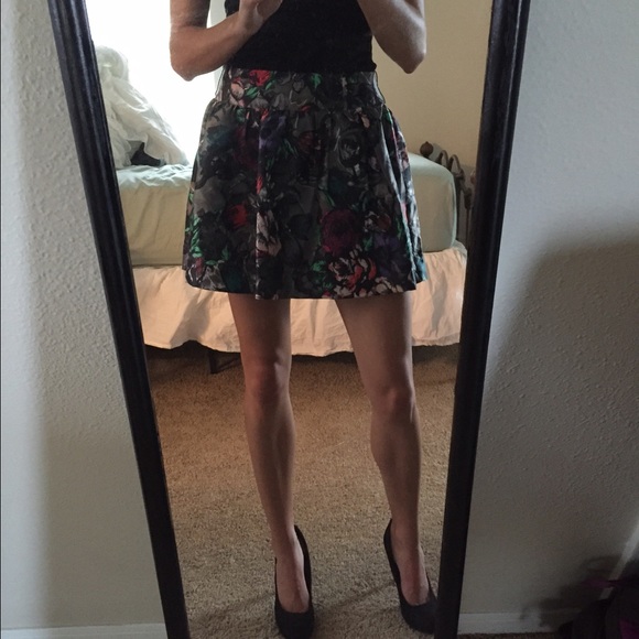 Floral Skirt 🌺🌼🌸 - Picture 2 of 3