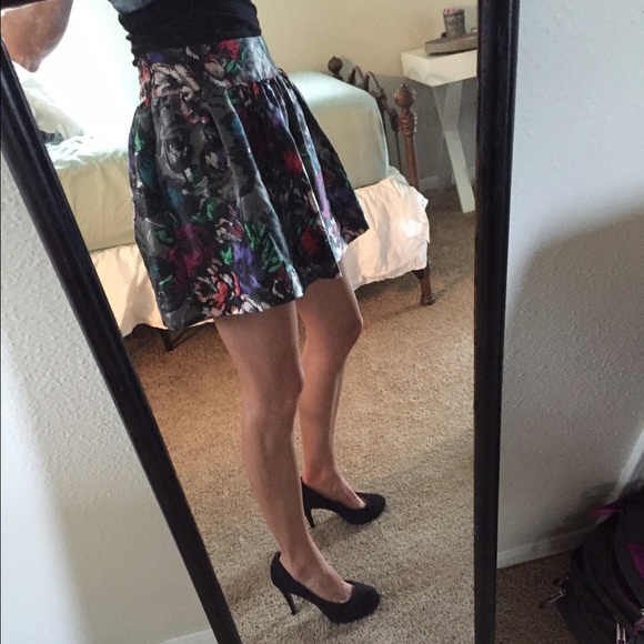 Floral Skirt 🌺🌼🌸 - Picture 3 of 3