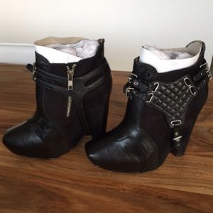 NWT - Sam Edelman Zoe Booties Black