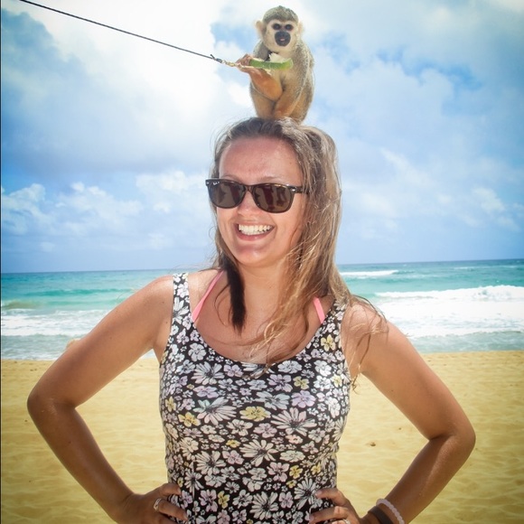 Meet your Posher, Adrienne! - Picture 2 of 3