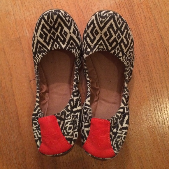 Tribal print lucky flats