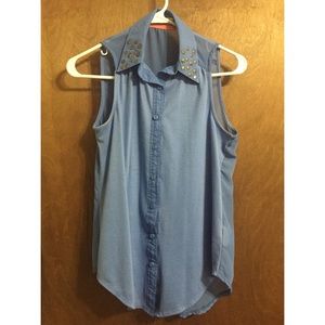 Sleeveless button up