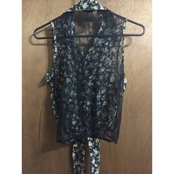 Button down crop top - Picture 2 of 2