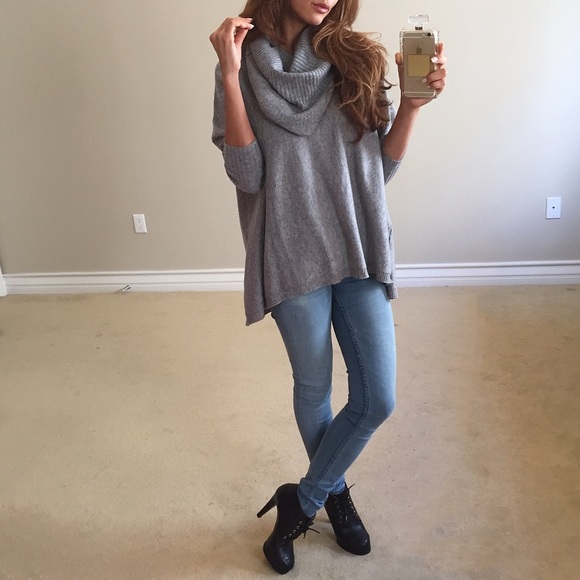 • SOLD • Grey Cowl Neck Sweater M/L - Picture 2 of 4