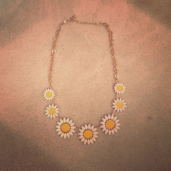 Daisy necklace