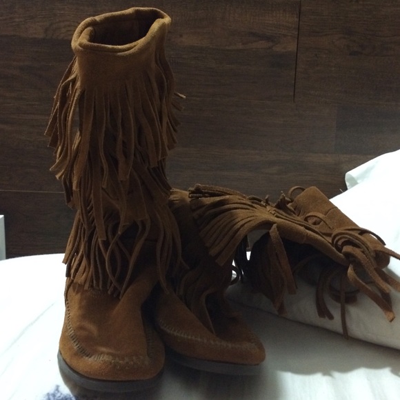 Brown minnetonka boots never worn