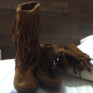 Brown minnetonka boots never worn