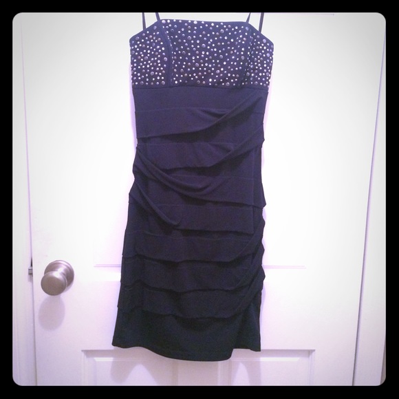 *NEVER WORN* strapless blue dress