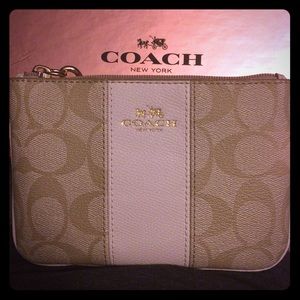 💕💕White Coach wristlet💕💕