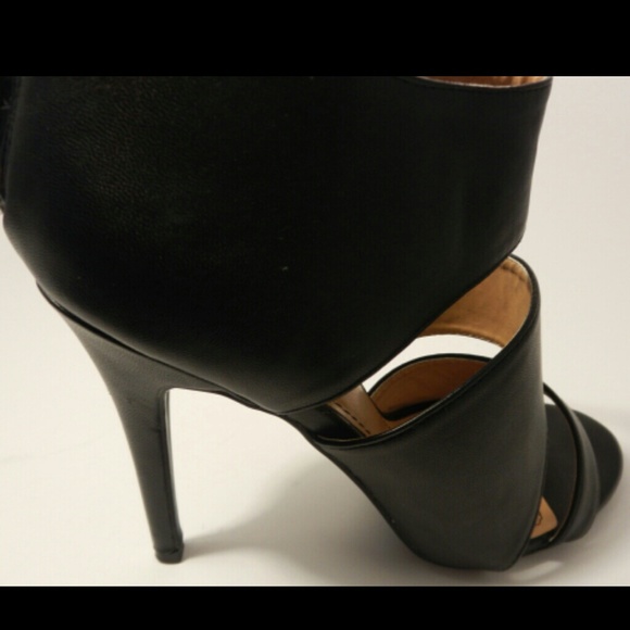 Slit Heels - Picture 4 of 4