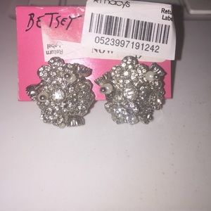 Glamorous earrings