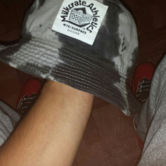 Bucket hat