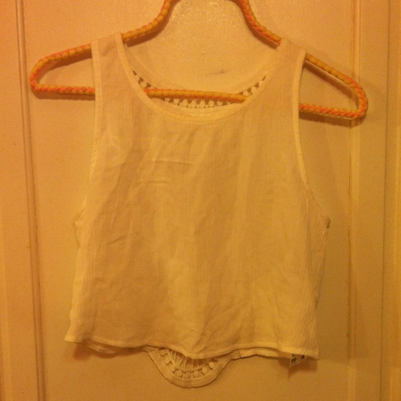 ❌SOLD! to @regina259 !❌NWT Crochet Back Crop Top - Picture 3 of 3