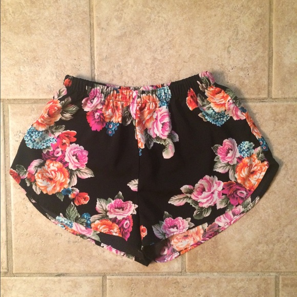 Charlotte Russe Floral Shorts - Picture 1 of 2