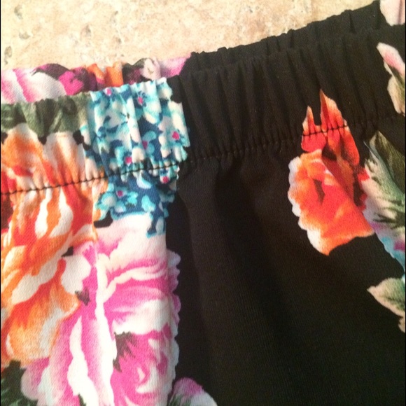 Charlotte Russe Floral Shorts - Picture 2 of 2