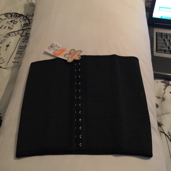 Waist trainer (SIZES SMALL TO XXL) - Picture 2 of 3
