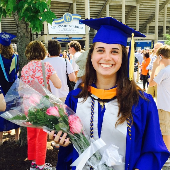 Meet your Posher, Courtney! - Picture 2 of 4