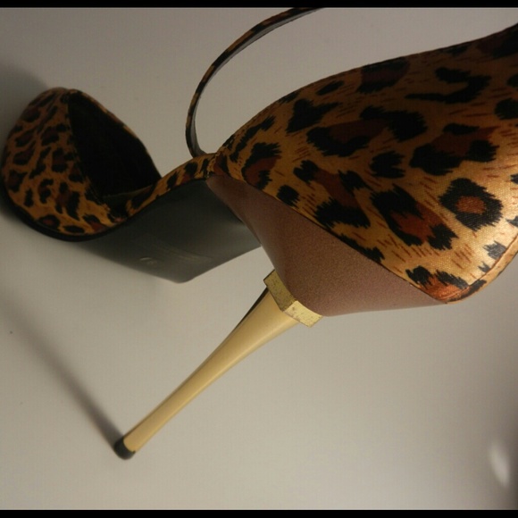 4" Steel Stiletto Heel D-Orsay Pointed Toe Pumps - Picture 2 of 4