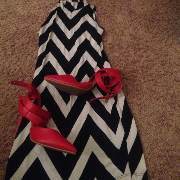 Dress - Picture 2 of 4