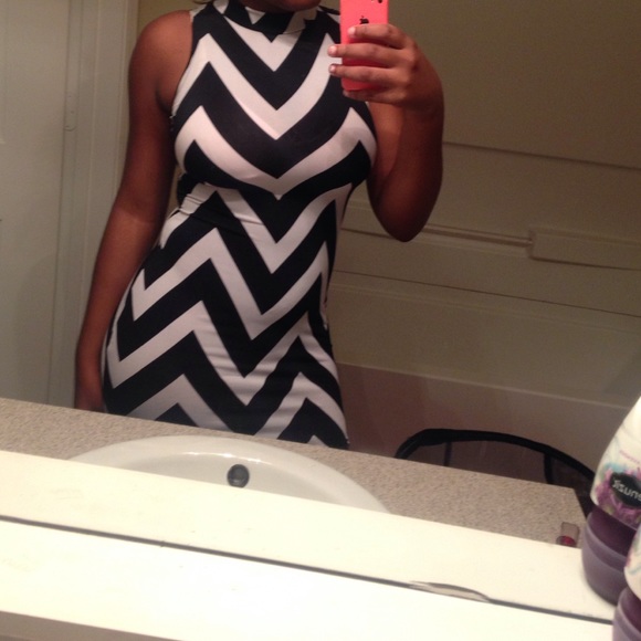 Dress - Picture 3 of 4