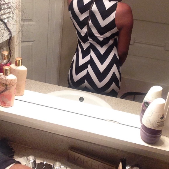 Dress - Picture 4 of 4