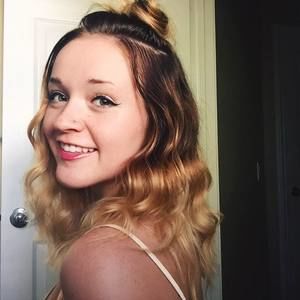 Meet your Posher, Caitlin