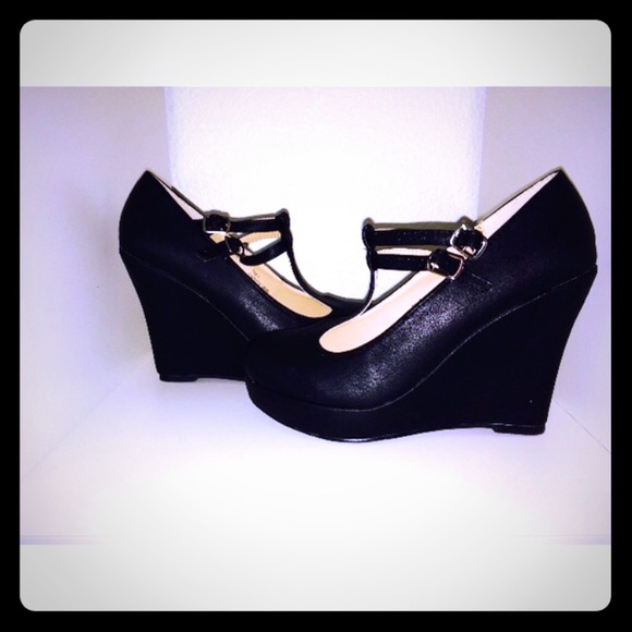 Chase & Chloe Black Double T-Strap Wedge Maryjanes