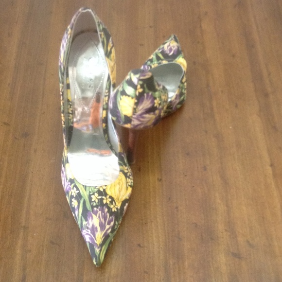 Guess Carli floral fabric shoes - Picture 2 of 4