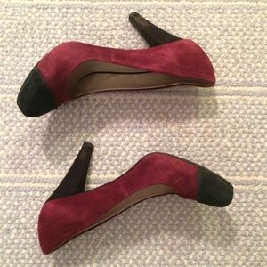 Franco Sarto suede black/red colorblock pumps