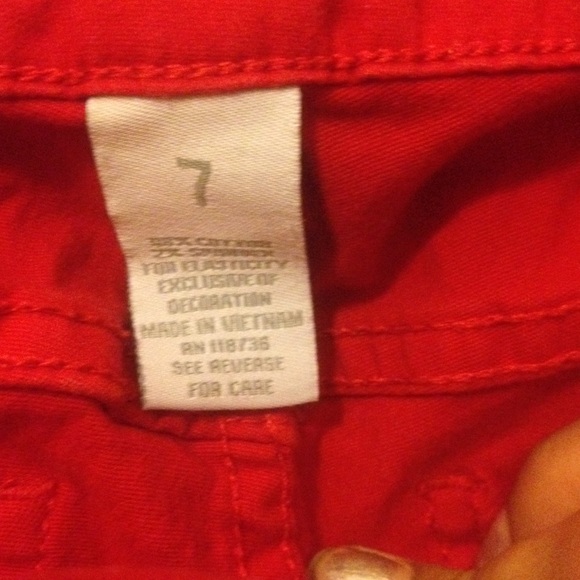 Red capris - Picture 2 of 3