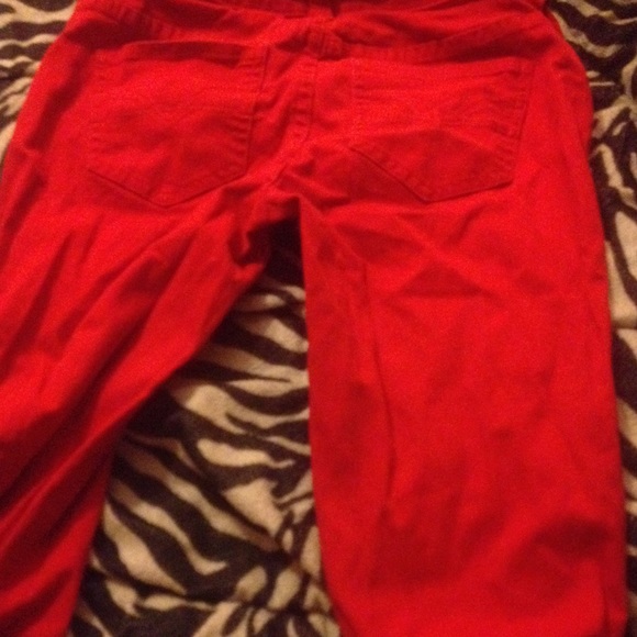 Red capris - Picture 3 of 3