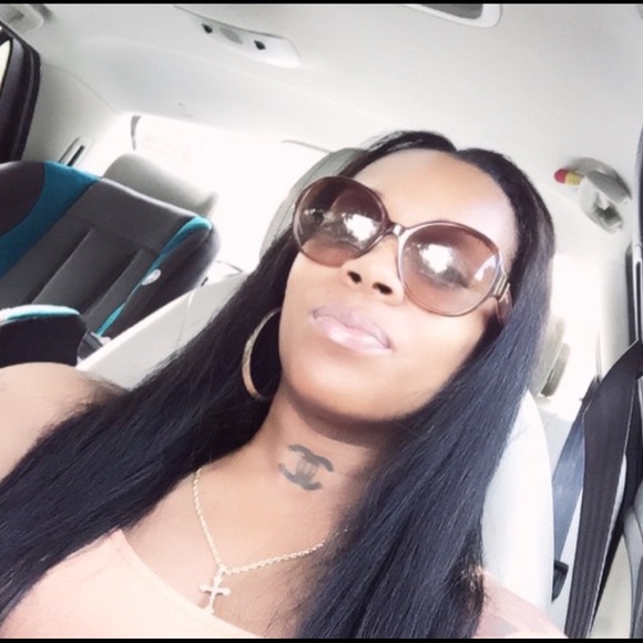 👑Meet your posher!👑 - Picture 2 of 4