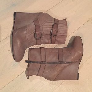 Joie booties size 8
