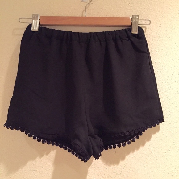 Brandy Melville lace shorts