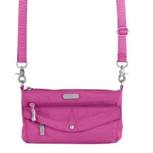 21.Baggallini plaza mini classic collection