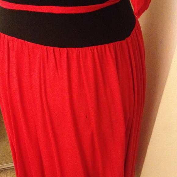 Red & Black V-Neck Dress with Red Belt - Picture 4 of 4