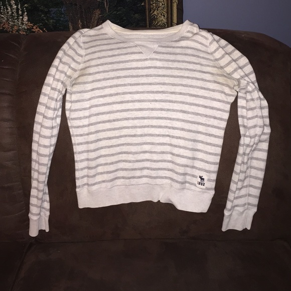 ☀️ A&F Crew Neck ☀️