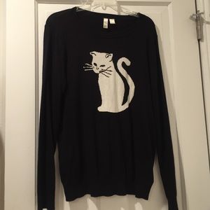 Knitted sweater with cat