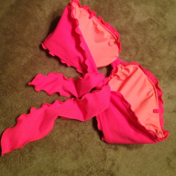 New W/O Tags Victoria's Secret bathing suit top - Picture 2 of 3