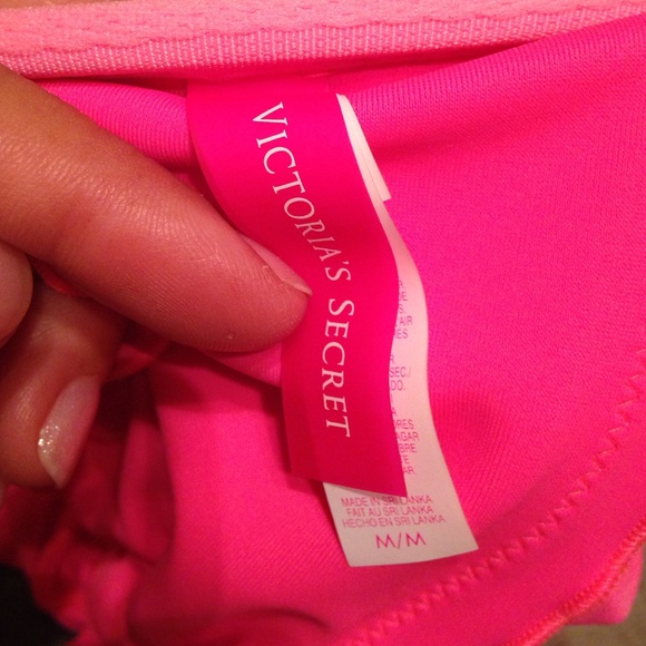 New W/O Tags Victoria's Secret bathing suit top - Picture 3 of 3