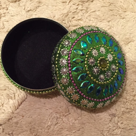 New Small Decorative Jewellery/gift box - Green - Picture 4 of 4