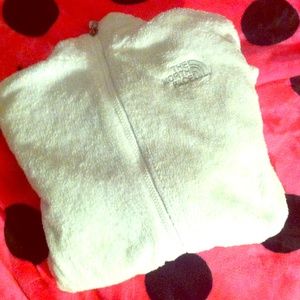 Fluffy north face😊