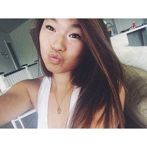 Meet your Posher, Dominique