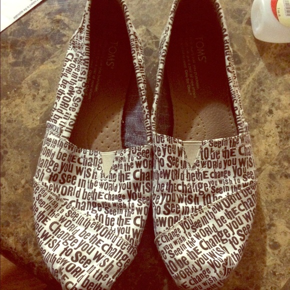Cute Toms shoes in size 7m