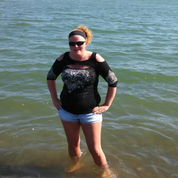 Meet your Posher, Angie - Picture 1 of 1