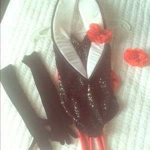Girls  size 5/6 tuxedo costume. Big red bow at bum
