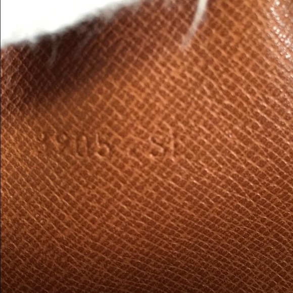 Sold-Authentic Louis Vuitton crossbody - Picture 2 of 4