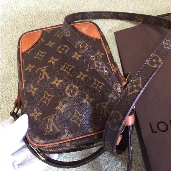 Sold-Authentic Louis Vuitton crossbody - Picture 4 of 4